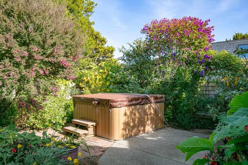 Hot Tub With Cover On