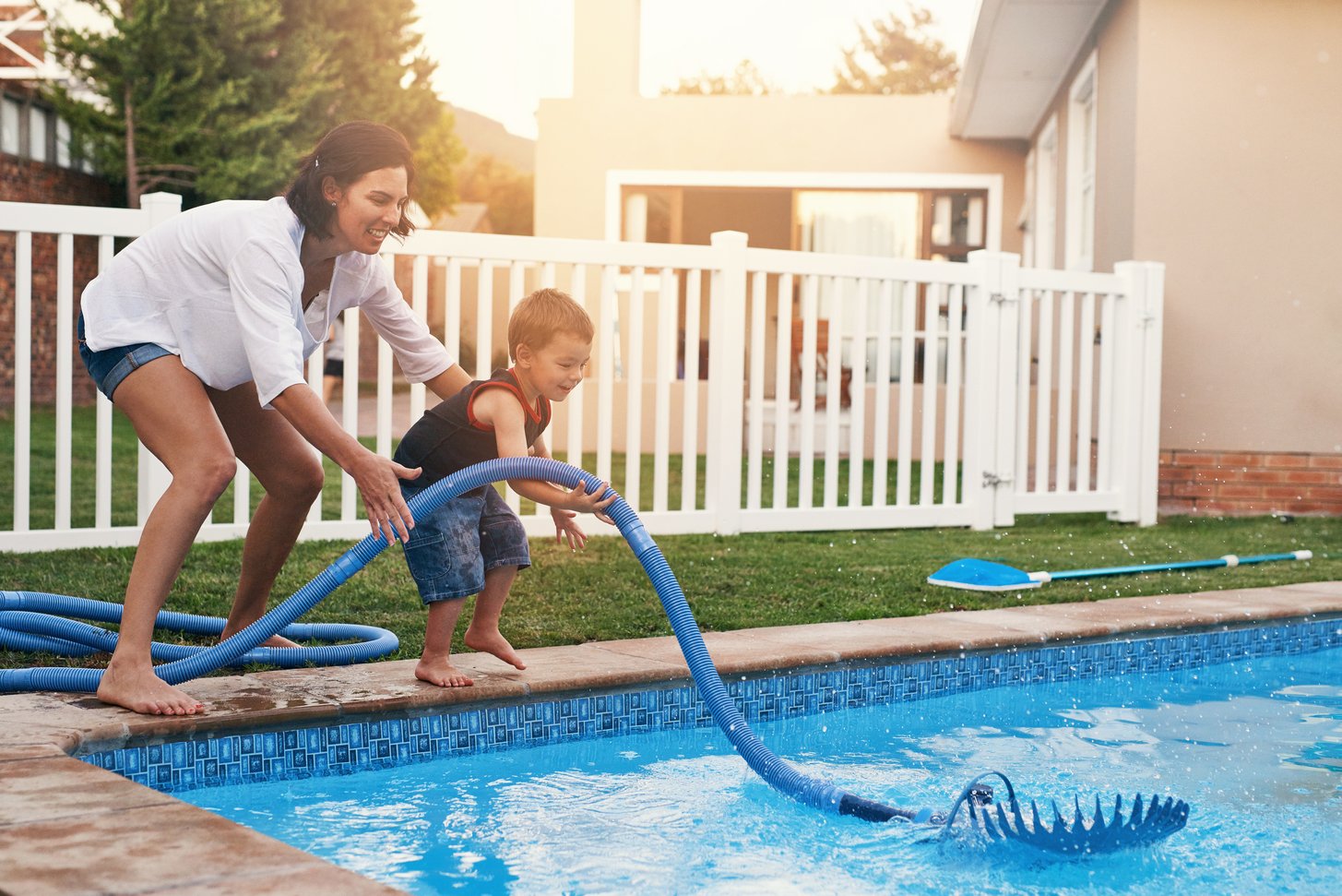 5 Benefits of an Automatic Pool Cleaner